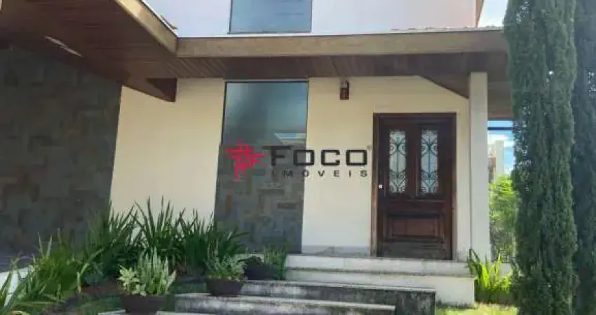 Casa/ Condomínio Mantiqueira/ 04 Dormitórios sendo 02 suítes/252m²/ São José dos Campos