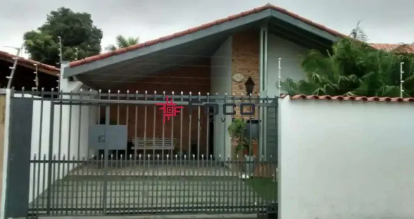 Excelente casa com piscina / Jardim das Industrias / 04 dormitórios sendo 1 suíte / 96 m² de construção / 280 m² de terreno / São José dos Campos