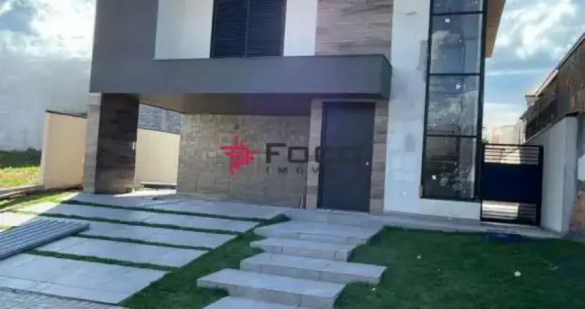 Sobrado recém-construído no Residencial Mantiqueira / 4 quartos sendo 3 suítes com closet / Piscina / 252m² de terreno / 180m² de construção / São José dos Campos
