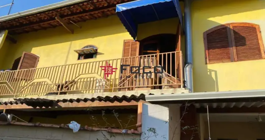 Casa ampla com 03 dormitórios no jd. satélite, churrasqueira e edícula sobrado no fundo com 02 dormitórios.