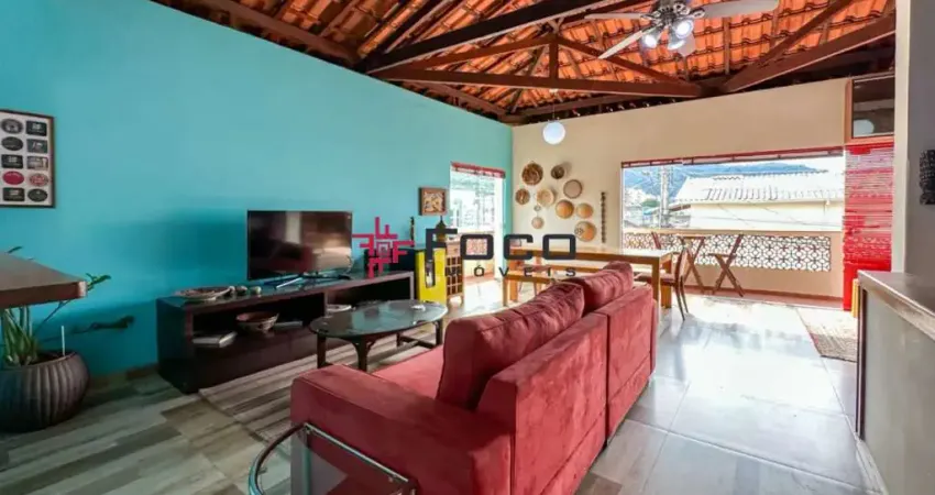 Casa Sobre-loja em Caraguatatuba / Centro / 03 Dormitórios / 150m²