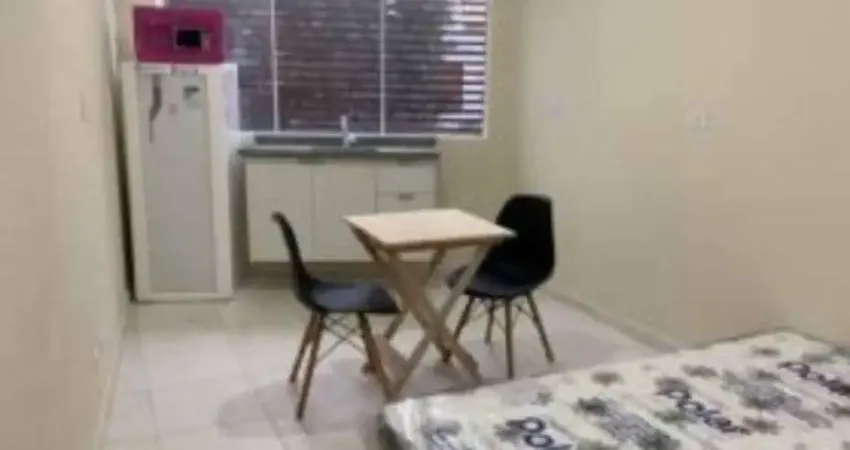 Kitnet Mobiliada para Aluguel na Rua dos Pinheiros, São Paulo.