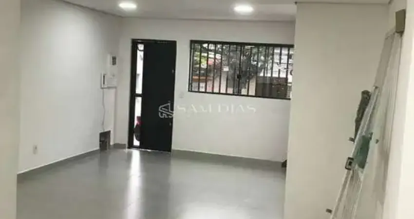 Sobrado para locação no Tatuapé, 2 dormitórios, salão amplo, quintal, 90m² | 350m do Metrô Tatuapé
