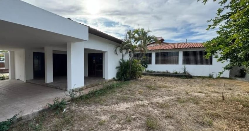 84 9.9982.5105 Sou uma ampla e elegante casa comercial na Av. NasciAmento de Castro 84 9.9614.8677