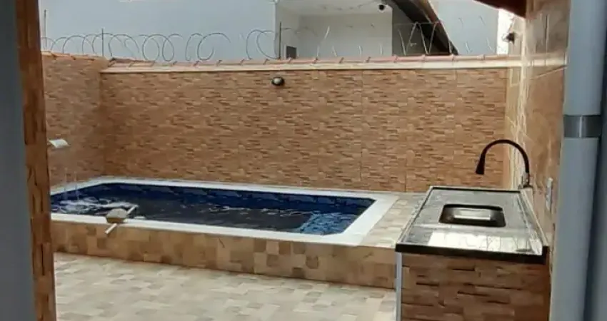 Casa com piscina para venda com 2 quartos em Vila Loty - Itanhaém - SP