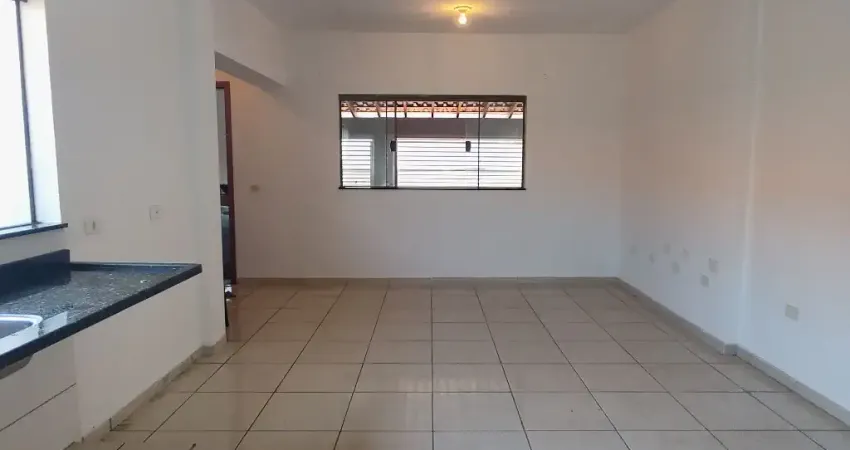 Casa 3 dormitórios, sendo 2 suítes, 4 minutos do Centro