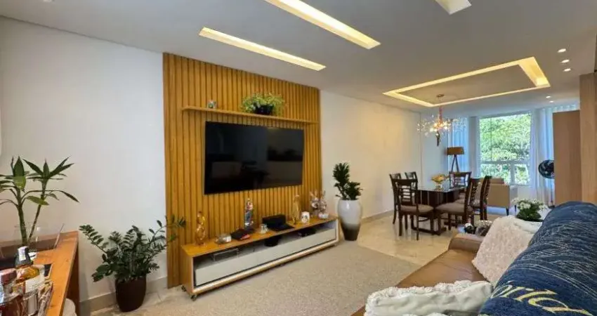 Lindíssima casa a venda no Condomínio Village Royale em Nova Lima, são 5 quartos com 3 vagas.