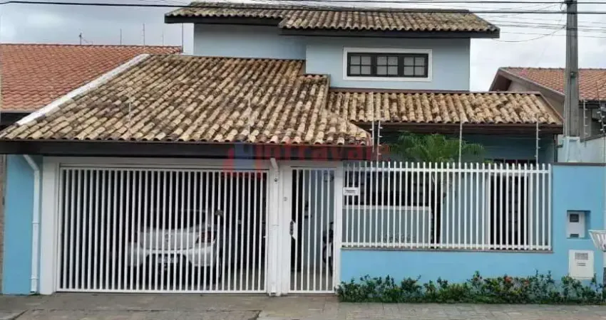 Casa com 3 quartos, Cidade Jardim, Jacareí - R$ 825 mil, Cod: 14590