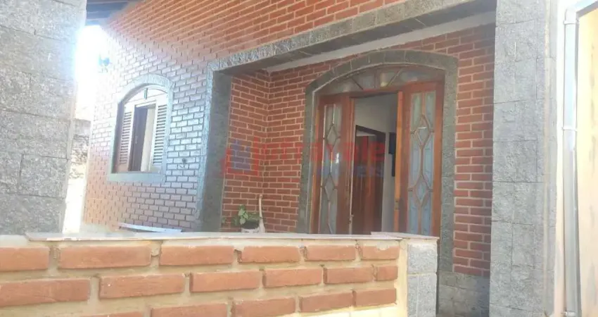 Casa com 3 quartos, Vila Zezé, Jacareí - R$ 380 mil, Cod: 12584