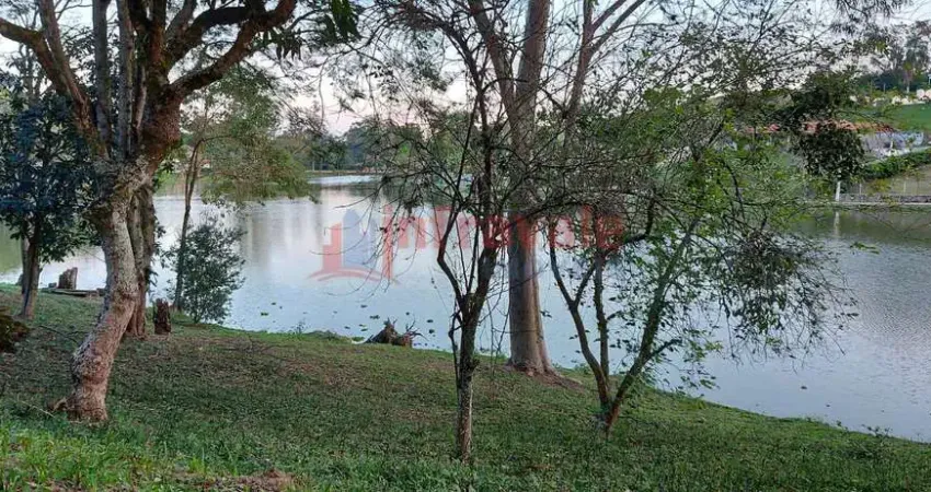 Chácara em Condomínio com 3 quartos, Condomínio Lagoinha, Jacareí - R$ 1.32 mi, Cod: 11804
