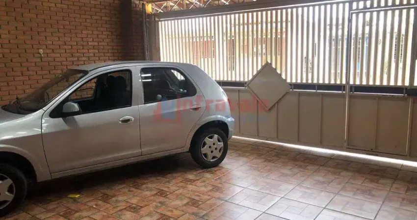 Casa com 3 quartos, Centro, Jacareí - R$ 600 mil, Cod: 13533