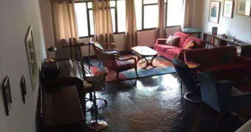 Casa com 3 dorms, Centro, Jacareí - R$ 750 mil, Cod: 7824