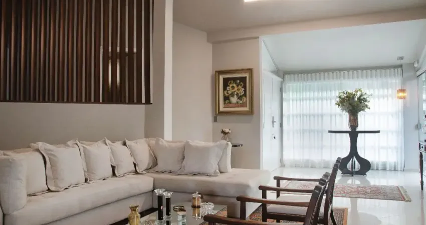 Casa  Alto Padrão Mobiliada na Praia Brava de Floripa – 2 Quadras do Mar