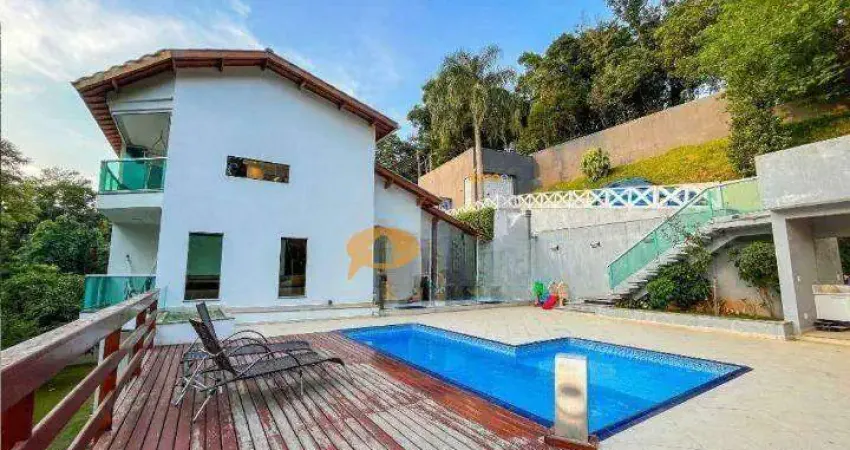 Oportunidade! Linda Casa, Totalmente mobiliada em Condomínio Fechado!