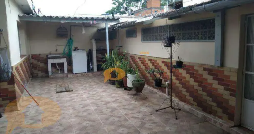 Sobrado com 04 dormitórios e 04 vagas de garagem - Vila Livieiro.