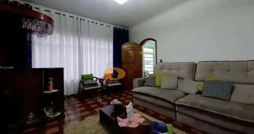 Sobrado a venda com 03 dormitórios e 04 vagas de garagem - Jardim Maria Estela