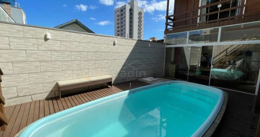 CASA 04 DORMITÓRIOS, AVERBADA, QUADRA MAR, CENTRO, R$950.000,00, NAVEGANTES!