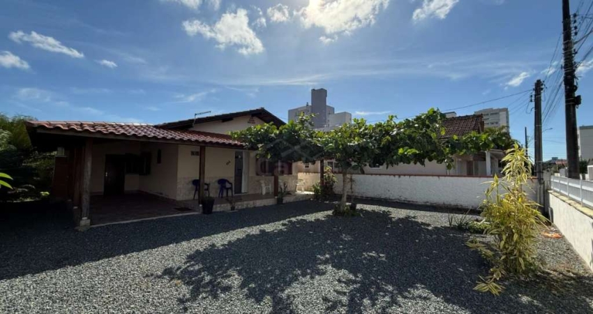 CASA 02 DORMITÓRIOS À VENDA, R$780.000,00 BAIRRO GRAVATÁ EM NAVEGANTES