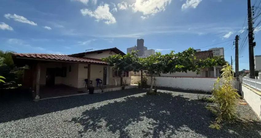 Casa 02 dormitórios à venda, r$765.000,00 bairro gravatá em navegantes