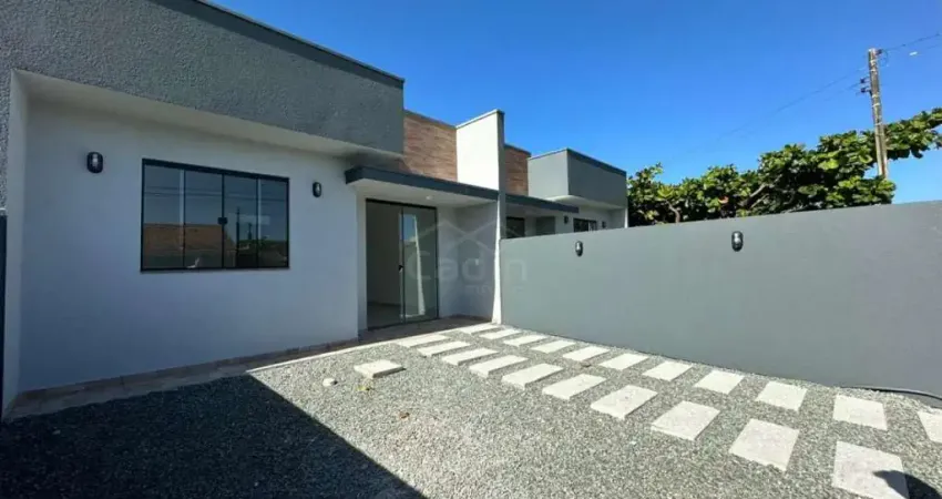 Casa geminada 02 dormitórios, r$430.000,00, a 500 metros do mar na meia praia em navegantes sc.