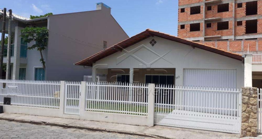 CASA PARA ALUGAR, R$ 2.950,00 NO BAIRRO GRAVATÁ DE NAVEGANTES/SC.