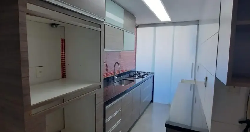 Apartamento Amplo com Varandão na Rua Mem de Sá – Imperdível!