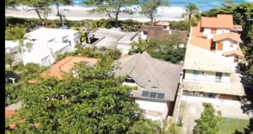 Casa à Venda em Itacoatiara – A 100 Metros da Praia!
