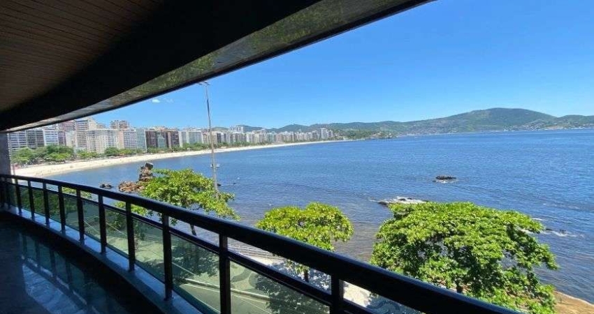 Frente mar.  Apartamento Único com Vista Exuberante para o Mar