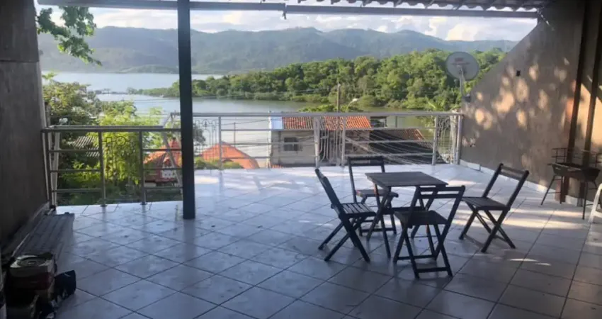 Oportunidade em Piratininga – Casa com 4 Quartos + Anexo!