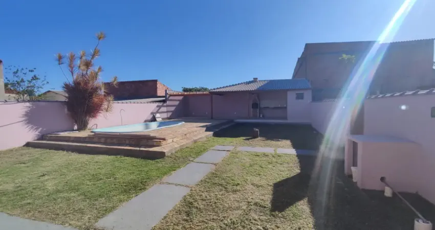 Oportunidade única em itaipuaçu! casa com 03 quartos, piscina, churrasqueira, 03 vagas garagem