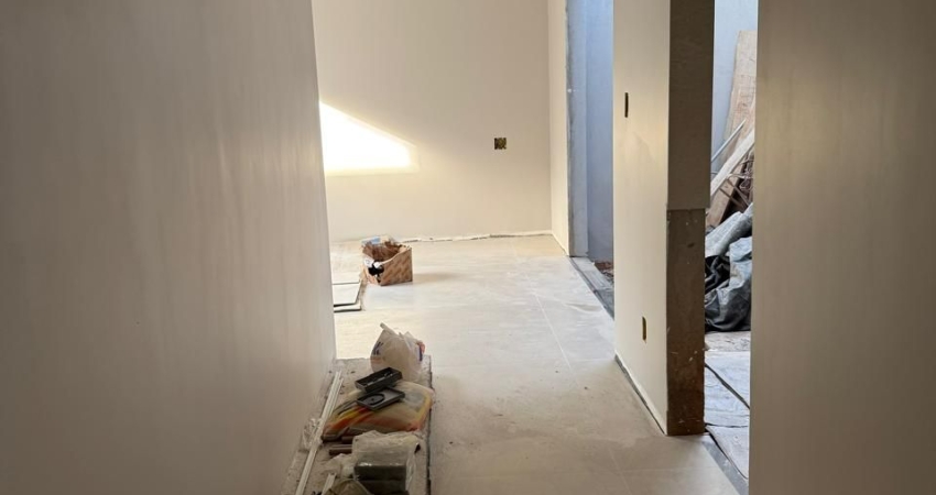 Casa no bairro Solar do agreste em fase de acabamento, sendo construída em um lote de 250m2 usando apenas 175m2 de construção (não incluso área piscina)