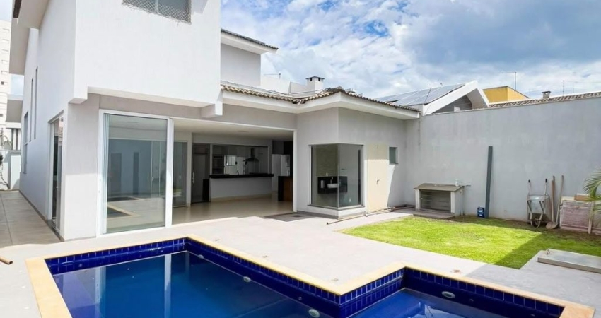 Bela Casa no Residencial Interlagos.