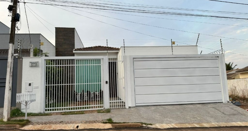 Casa no Residencial Interlagos.