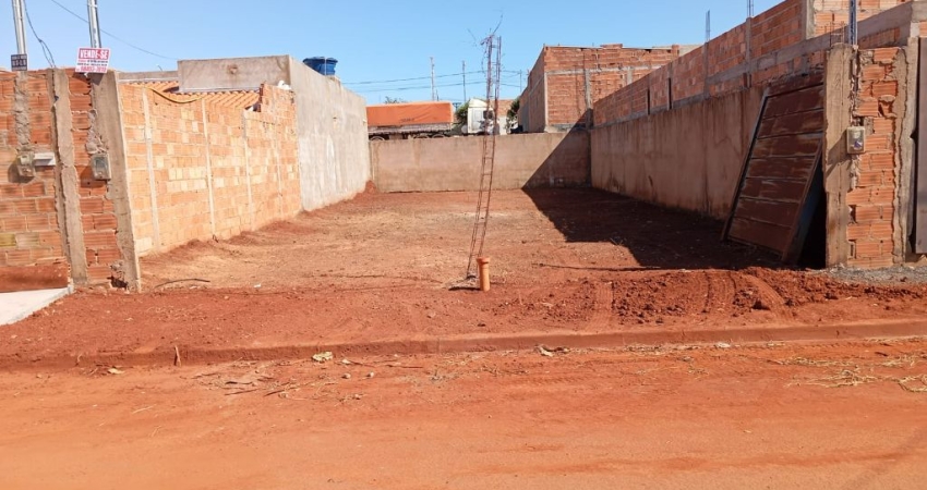 Lote á venda no Bairro Reserva do Parque