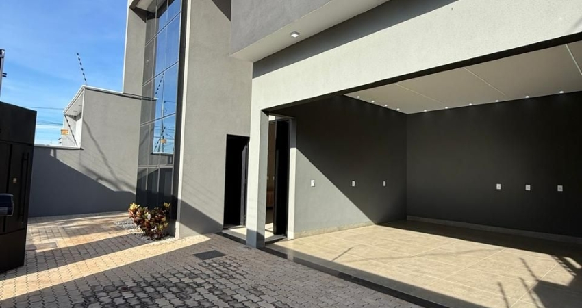 BELÍSSIMA CASA NO RESIDENCIAL INTERLAGOS.