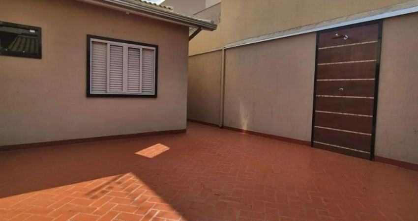 Casa em ótima localização no bairro Interlagos com 270 metros quadrados em lote de 360 metros.