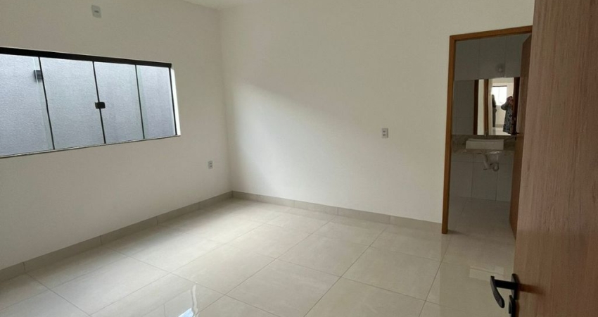Casa geminada à venda, recém construída, em excelente localização