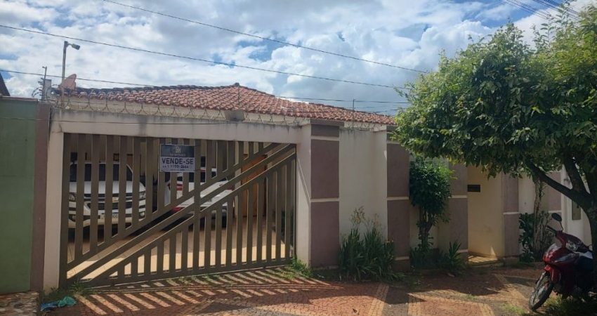 Casa com 4 quartos à venda na Rua Professor Samuel Grahan, 2, Centro, Jataí