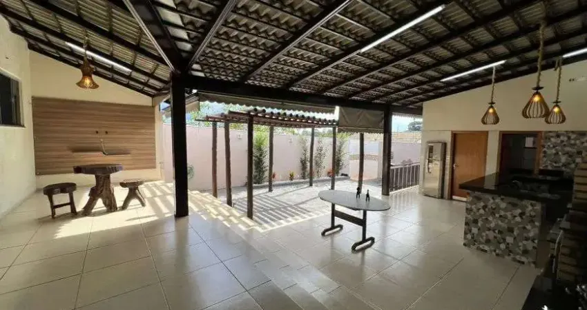 Casa no Bairro Itamaraty 2ª Etapa, Anápolis GO com: