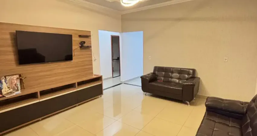 Casa com 3 quartos à venda na Rua 2, 12, Bandeiras, Anápolis