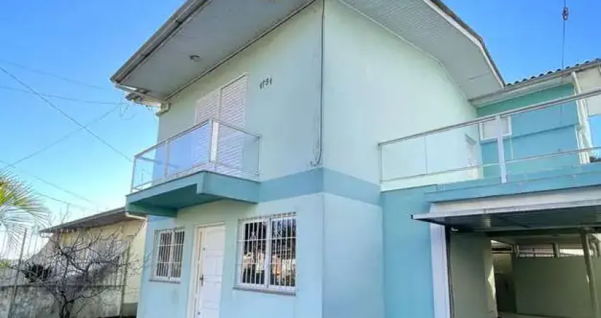 Casa à venda no bairro Universitário - Caxias do Sul/RS