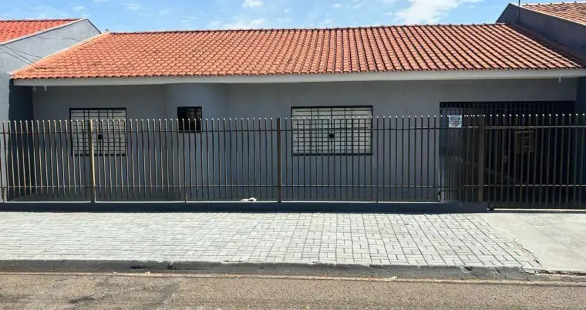 Casa à venda em maringá – próxima à av. tuiuti recém-reformada, com 3 quartos e ambientes amplos