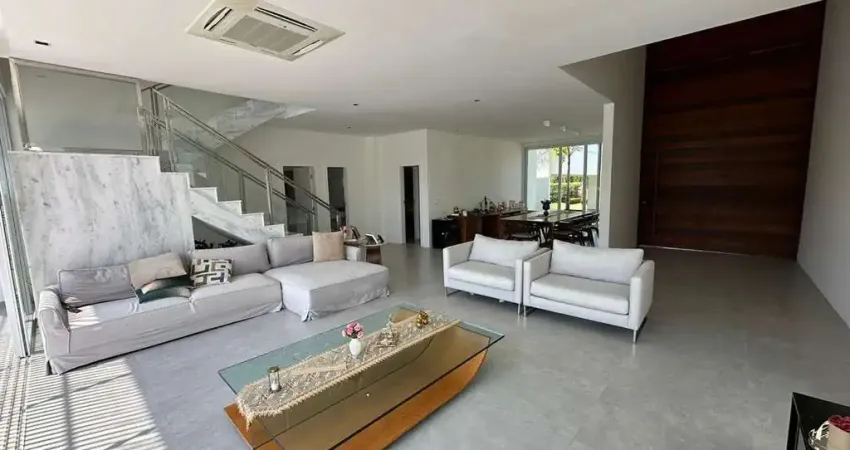 VENDO CASA DUPLEX COM 5 SUÍTES EM CAMAÇARI