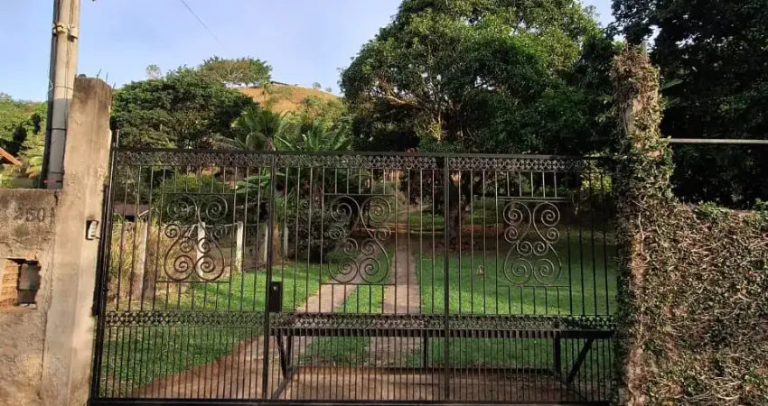 Oportunidade em Miguel Pereira – Imóvel Amplo com Vista para a Natureza