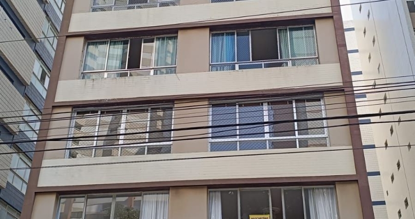 Apartamento no Boqueirão, Santos com 4 dorms na quandra da praia