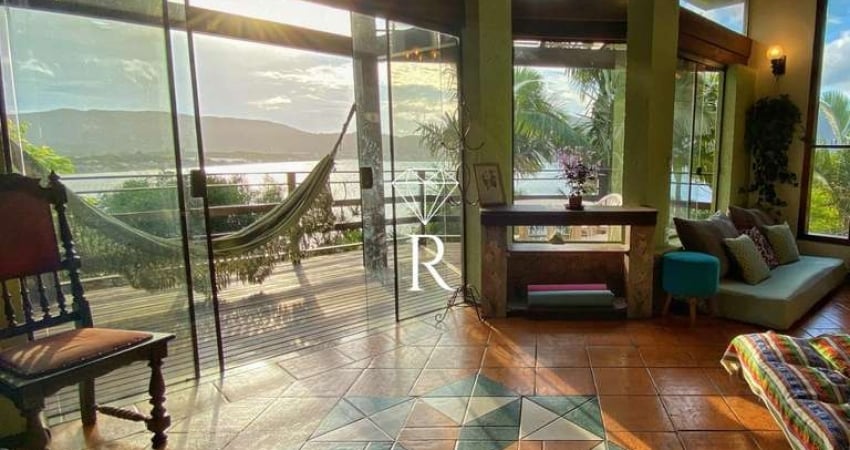 Casa em condomínio fechado com 3 quartos para alugar na Barra da Lagoa, Florianópolis 