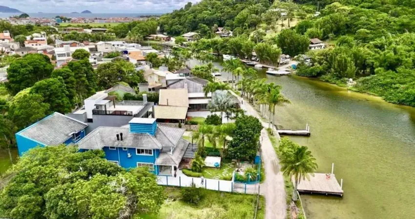 Casa com 5 quartos para alugar na Barra da Lagoa, Florianópolis 