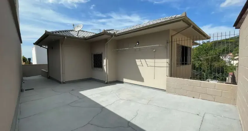 Casa com 3 quartos para alugar no Centro, São José 