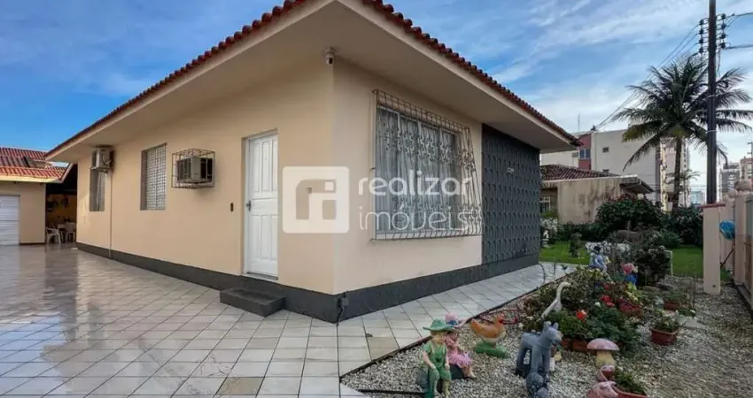 Casa com 3 quartos para alugar no Kobrasol, São José