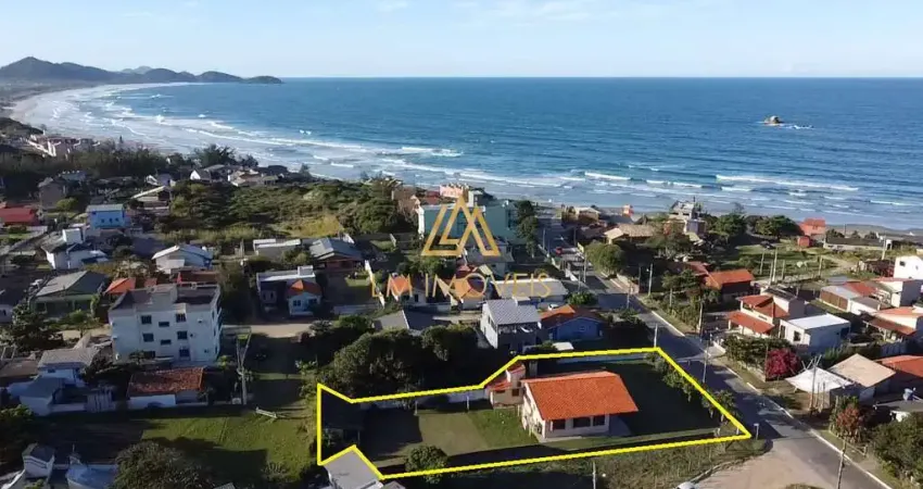 Ótima casa localizada a poucos metros da Praia da Ribanceira.
